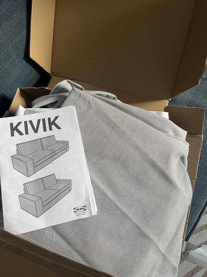 image of Soffa Kivik + ljusgrå klä - 