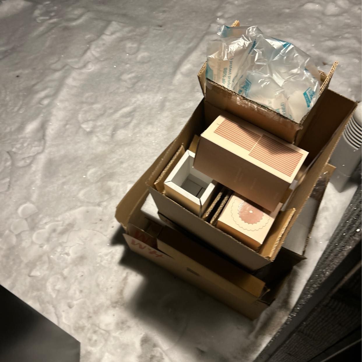 image of Kartonger och plast - Tullinge