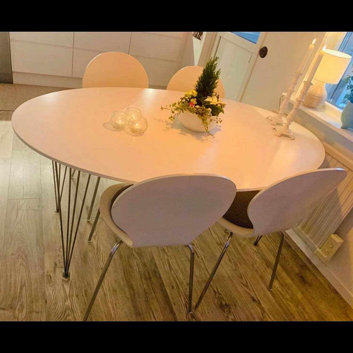 image of Hämtning av matbord stola - 