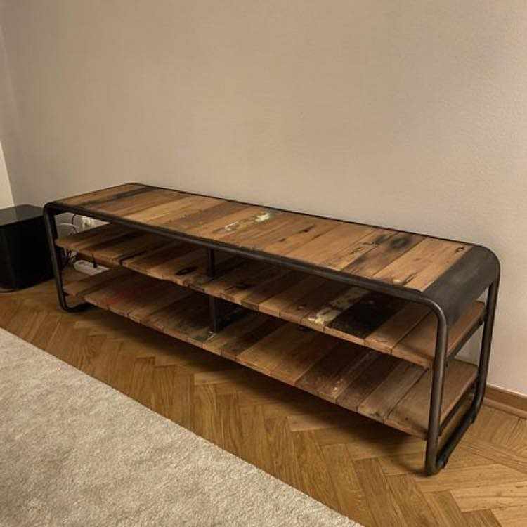 image of Hämtning av en tv bänk - 