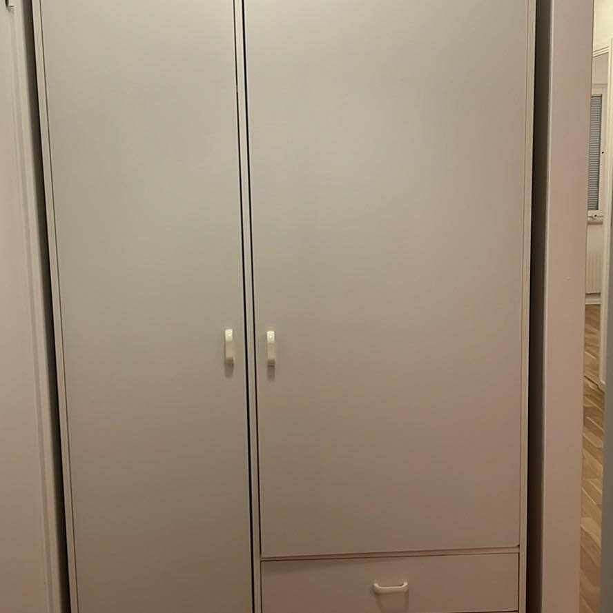image of Bortskänkes fin garderob - Skarpnäck
