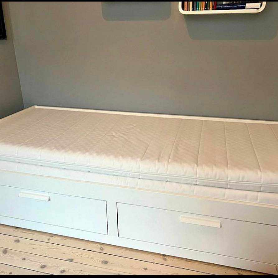 image of Ikea säng - 