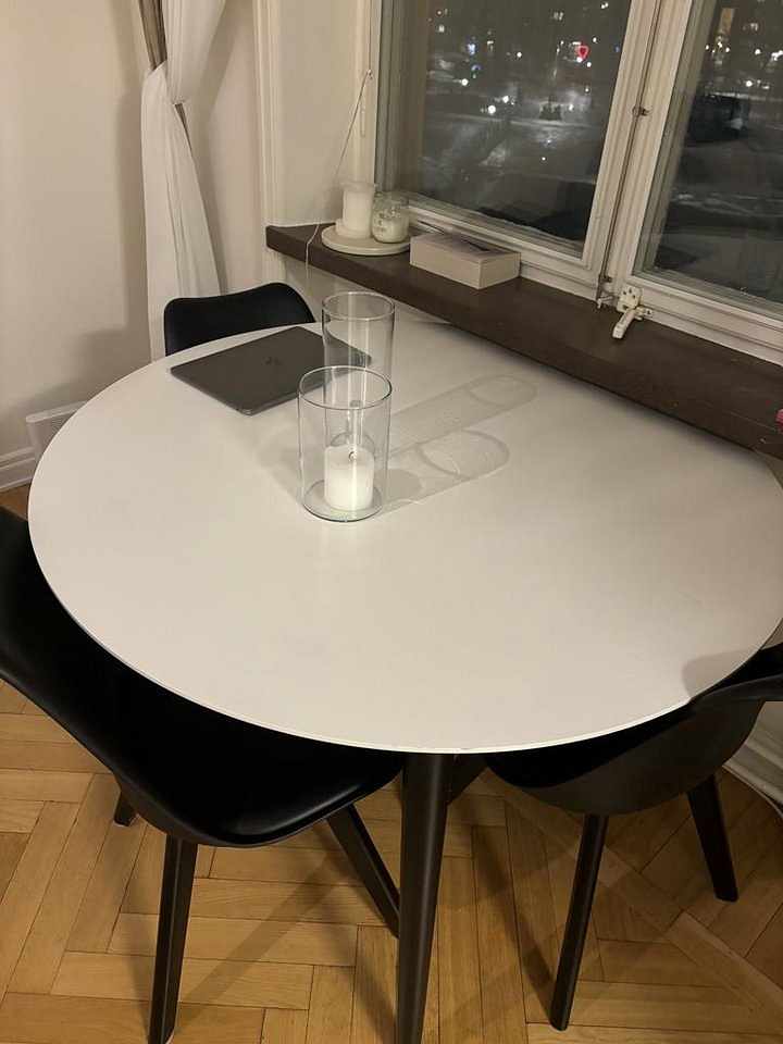 image of Matbord och 4 stolar  - 