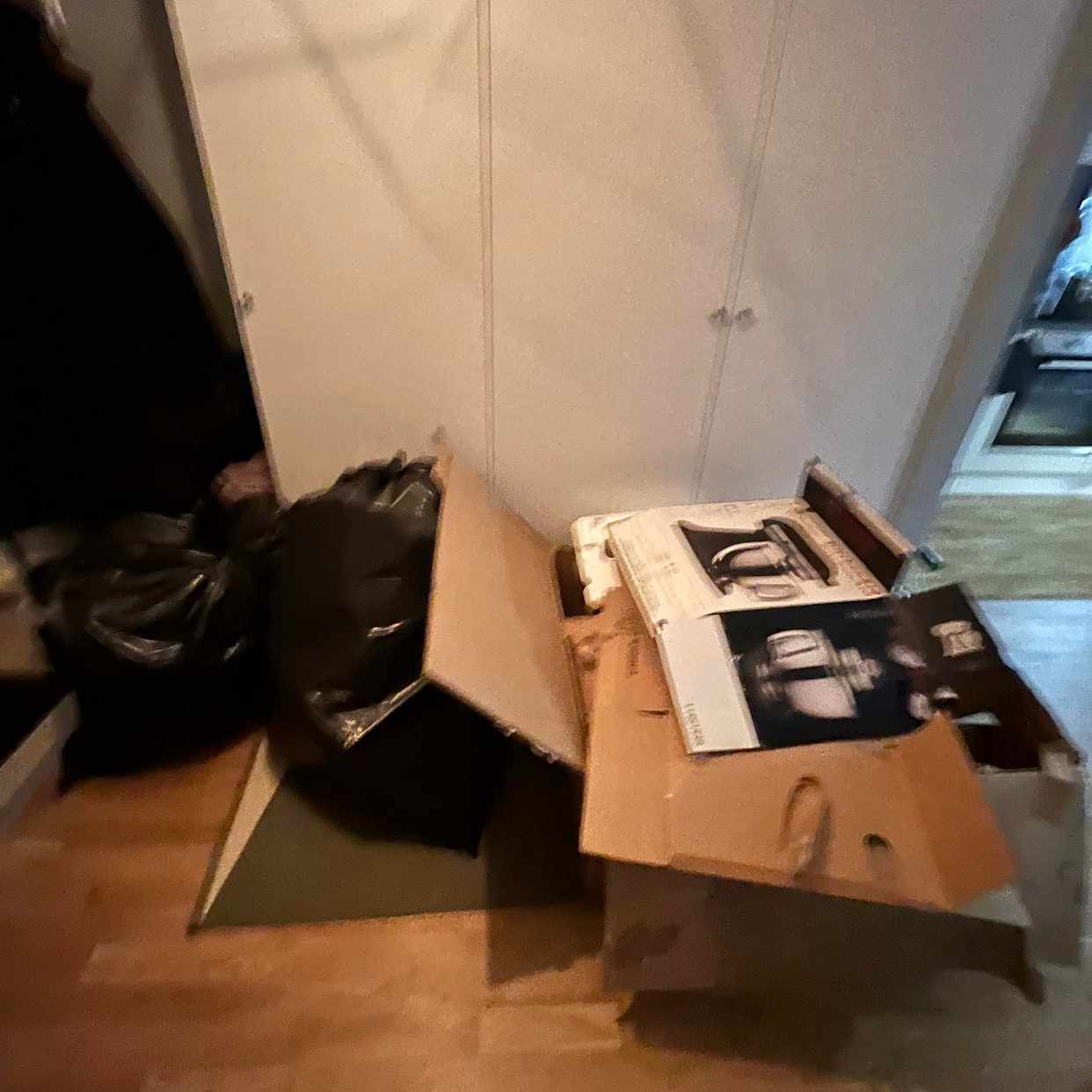 image of Large box and two sacks - Sundbyberg
