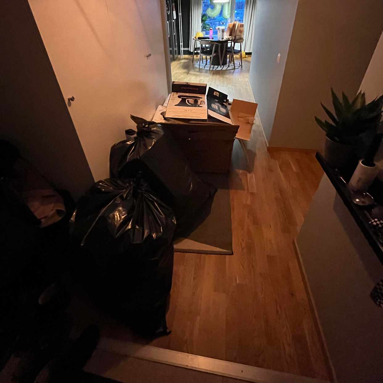image of Large box and two sacks - Sundbyberg