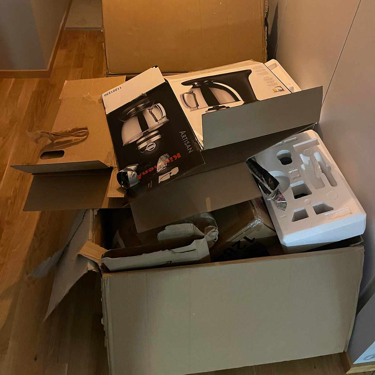 image of Large box and two sacks - Sundbyberg
