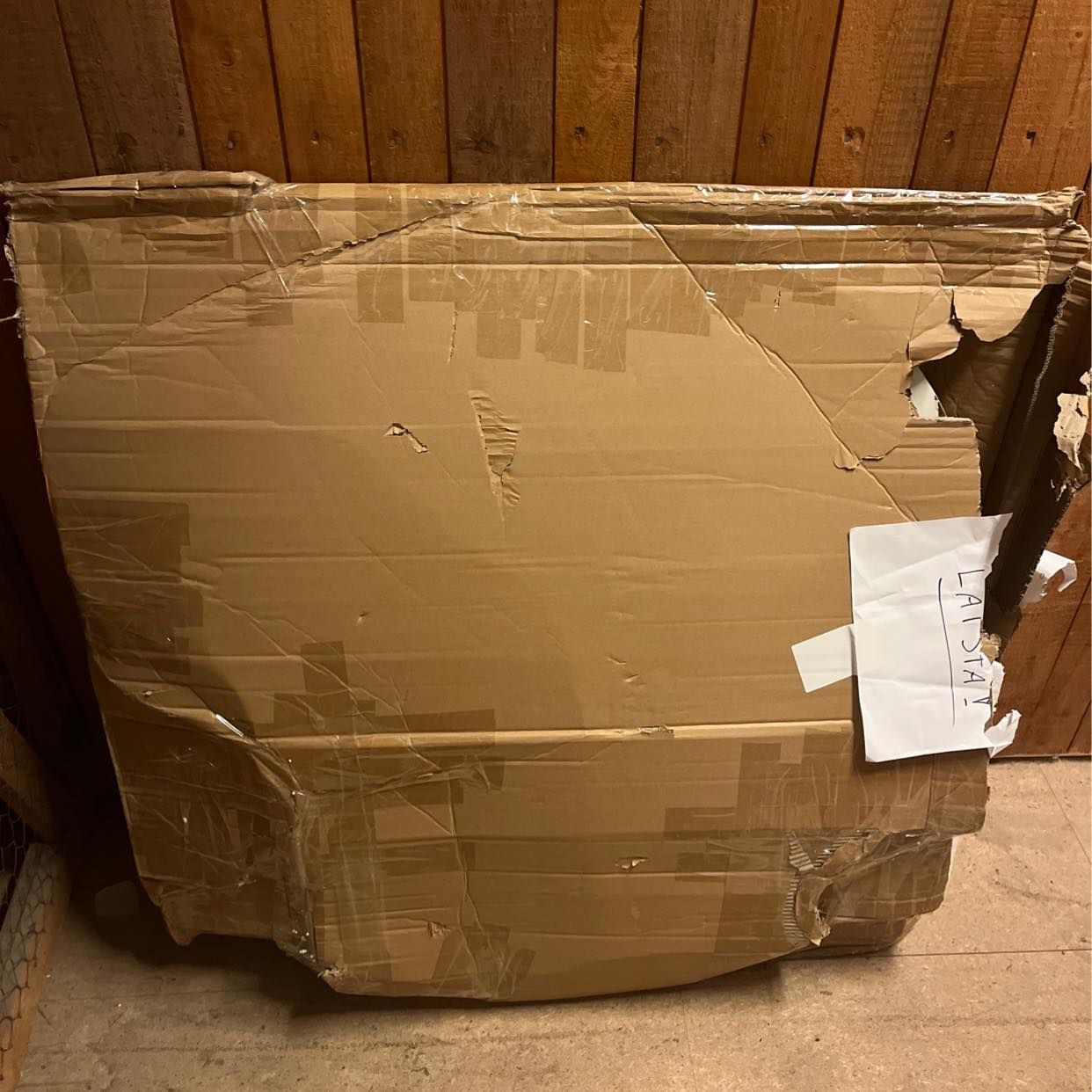 image of Pick of broken table top - Stockholm