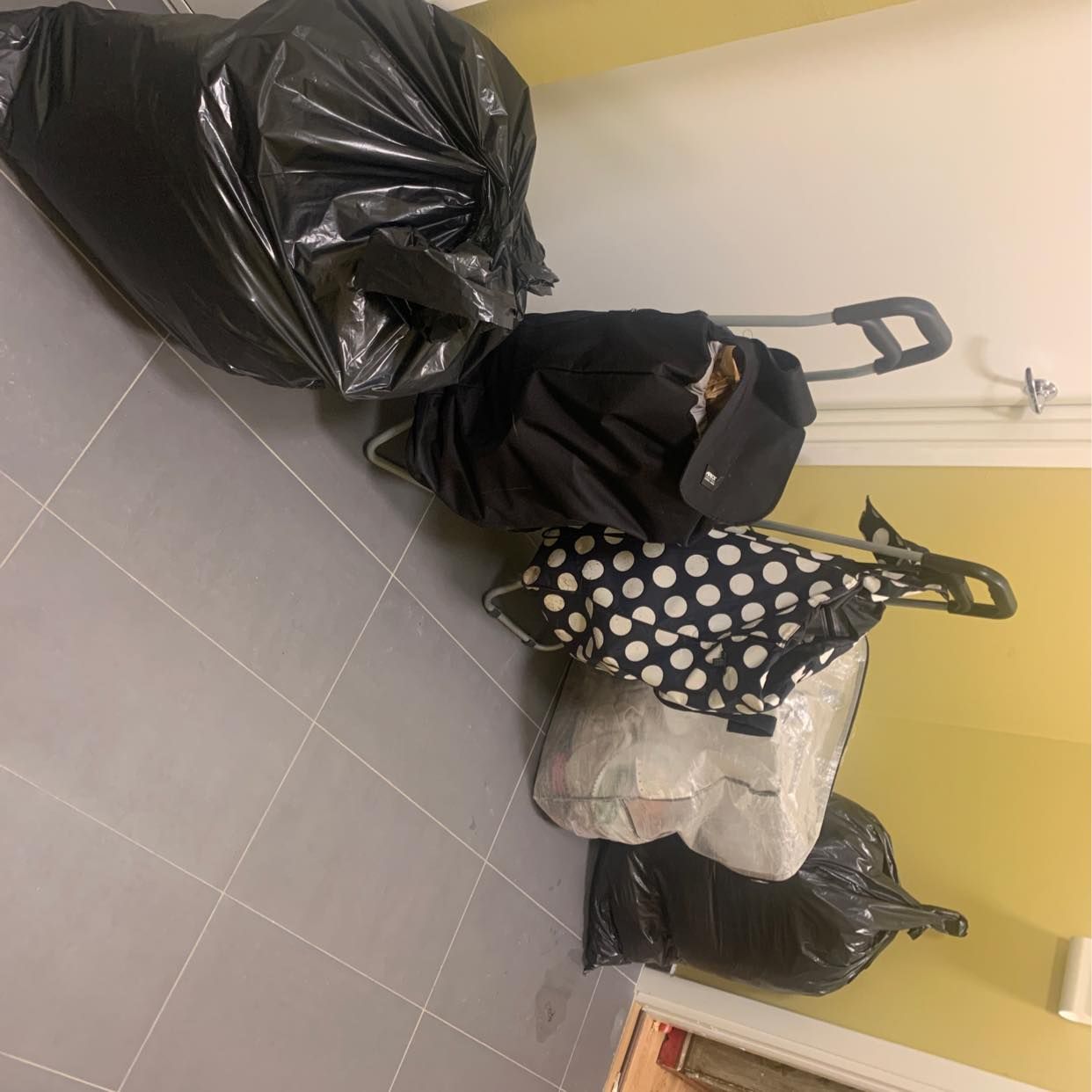 image of Säckar och två små byråer - 
