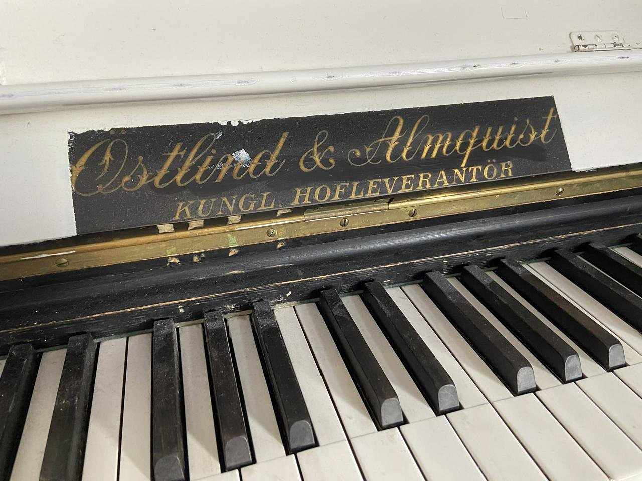 image of Piano 142x126x65 - 