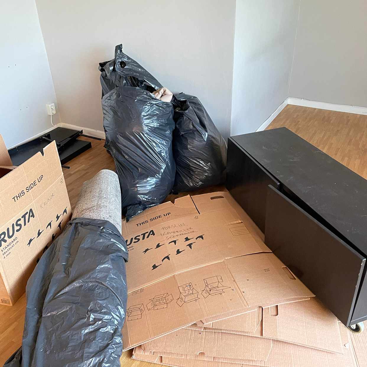 image of Throw and recycle - Bromma