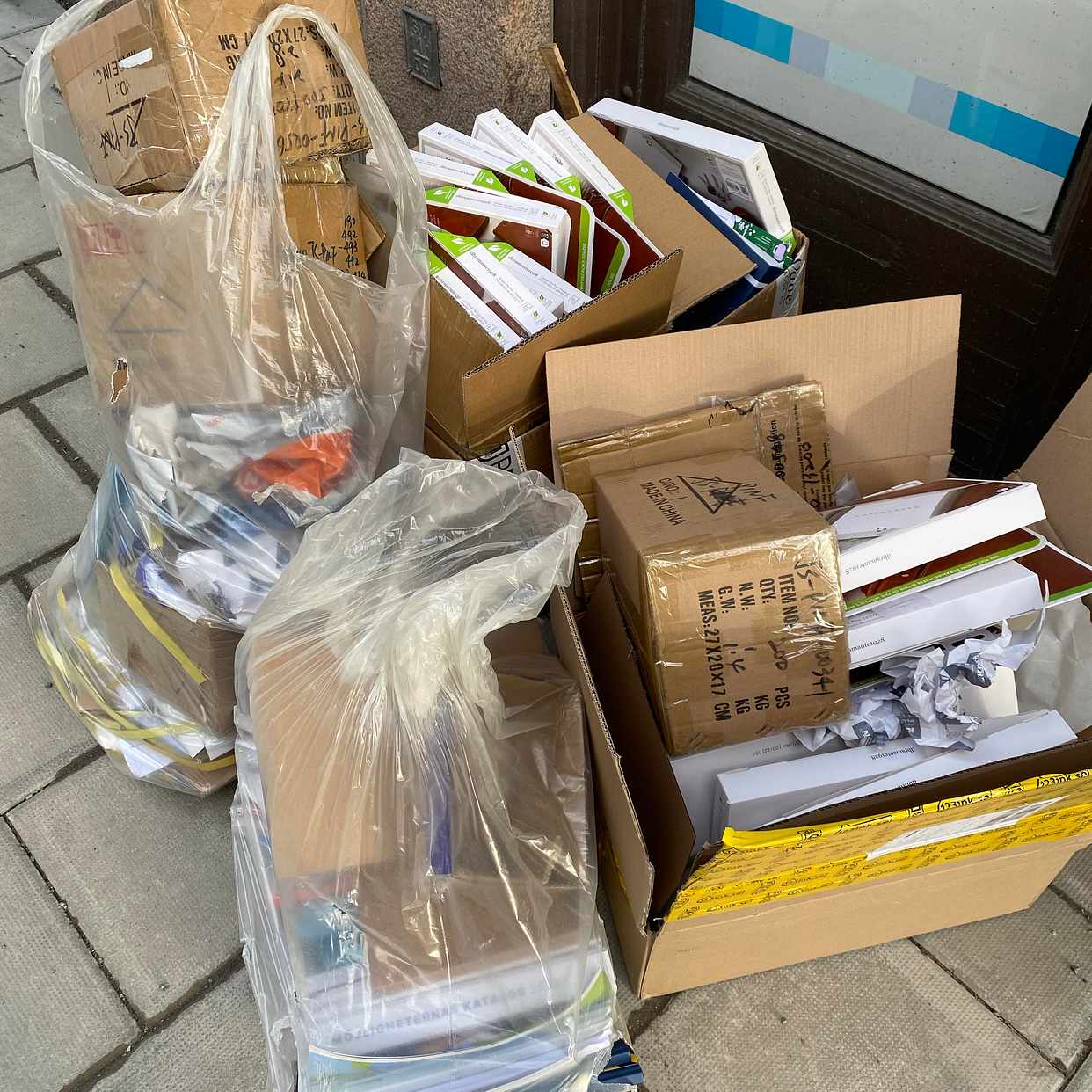 image of Kartonger och lite plast - Stockholm