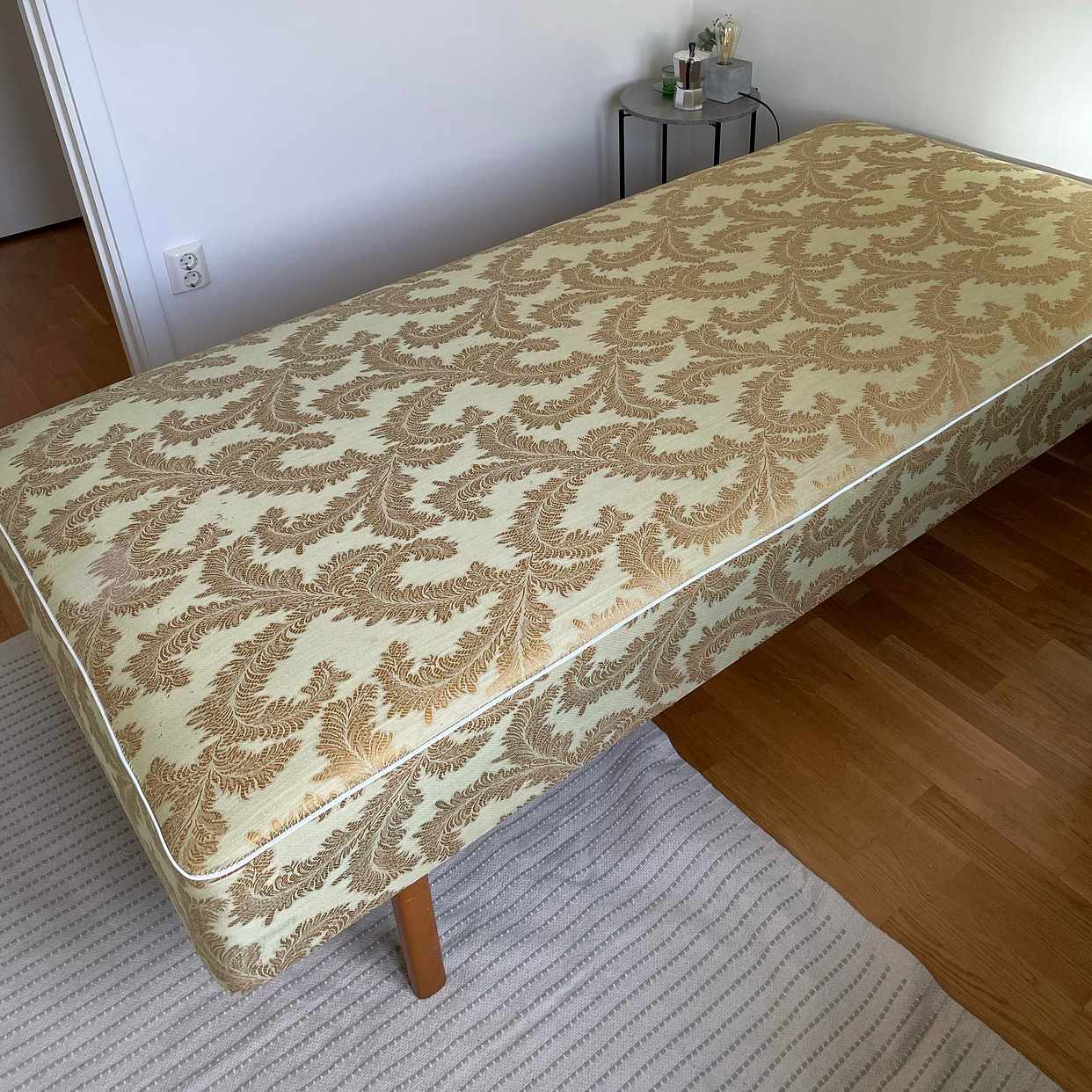 image of Small bed (90x200 cm) - 