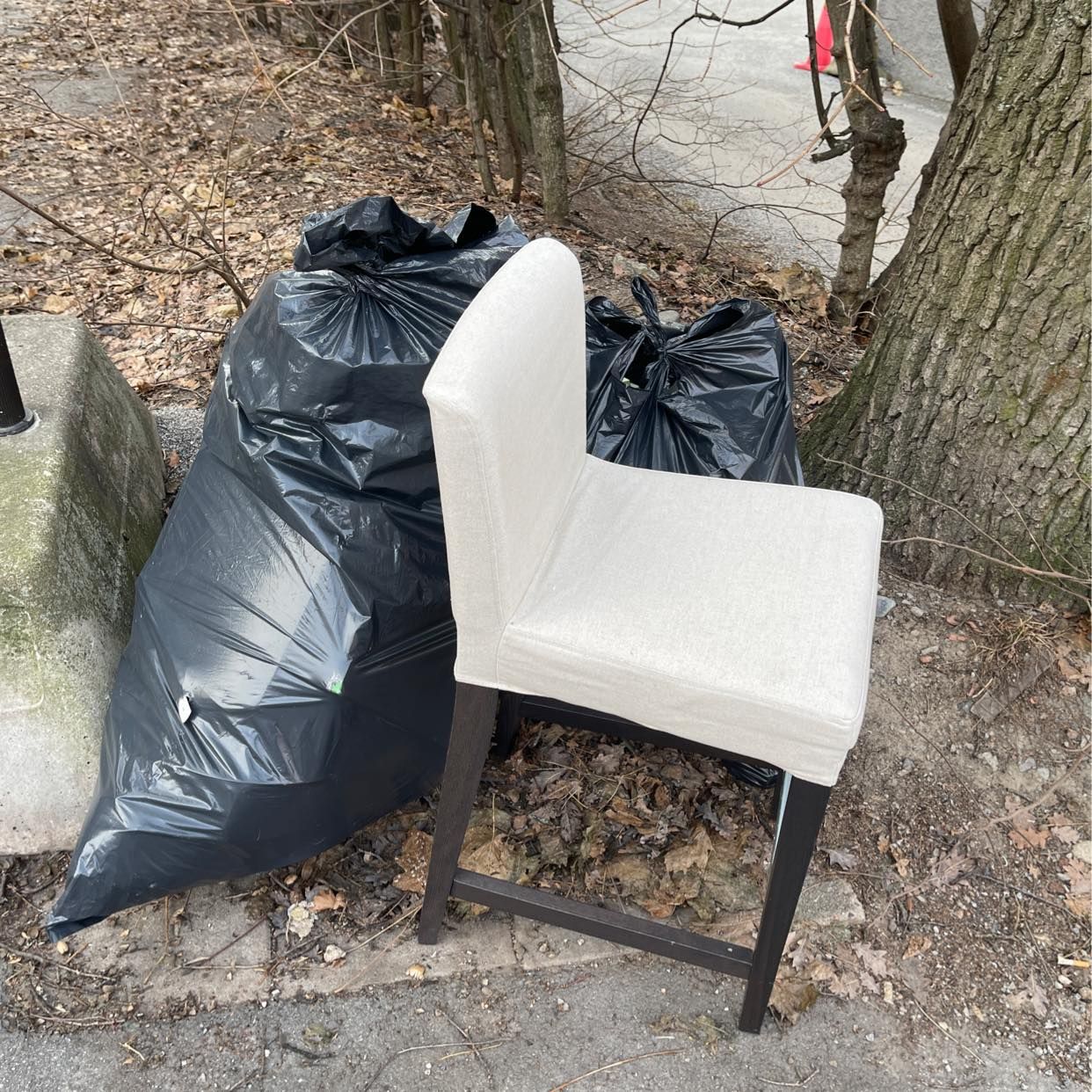 image of 2 sopsäckar och en barsto - Sundbyberg