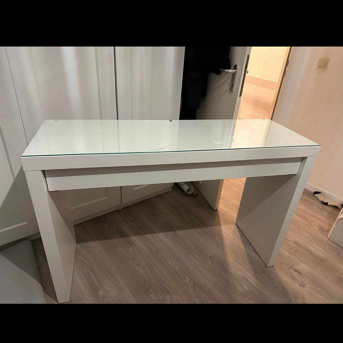 image of Move and deliver desk - 