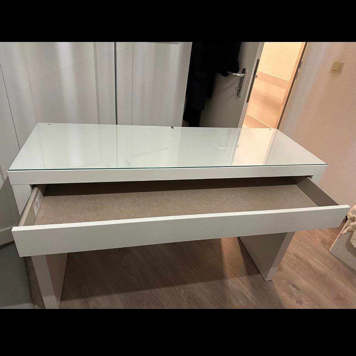 image of Move and deliver desk - 