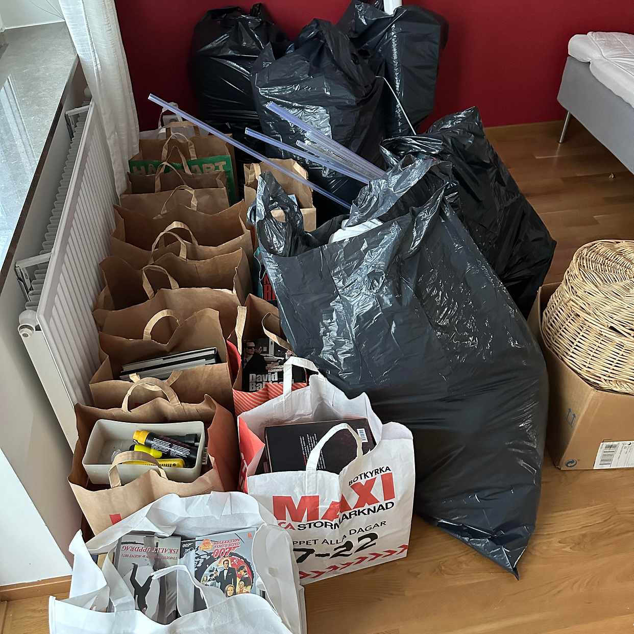 image of Återvinn, slänga på tipp. - Tullinge