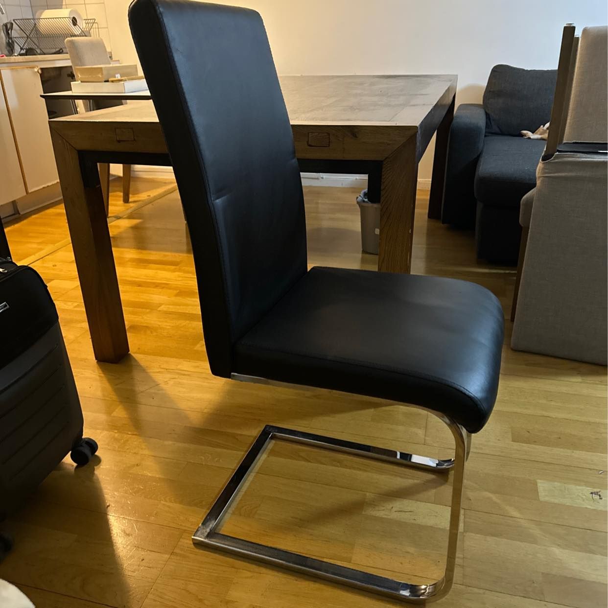 image of Table with 5 chairs - Sundbyberg