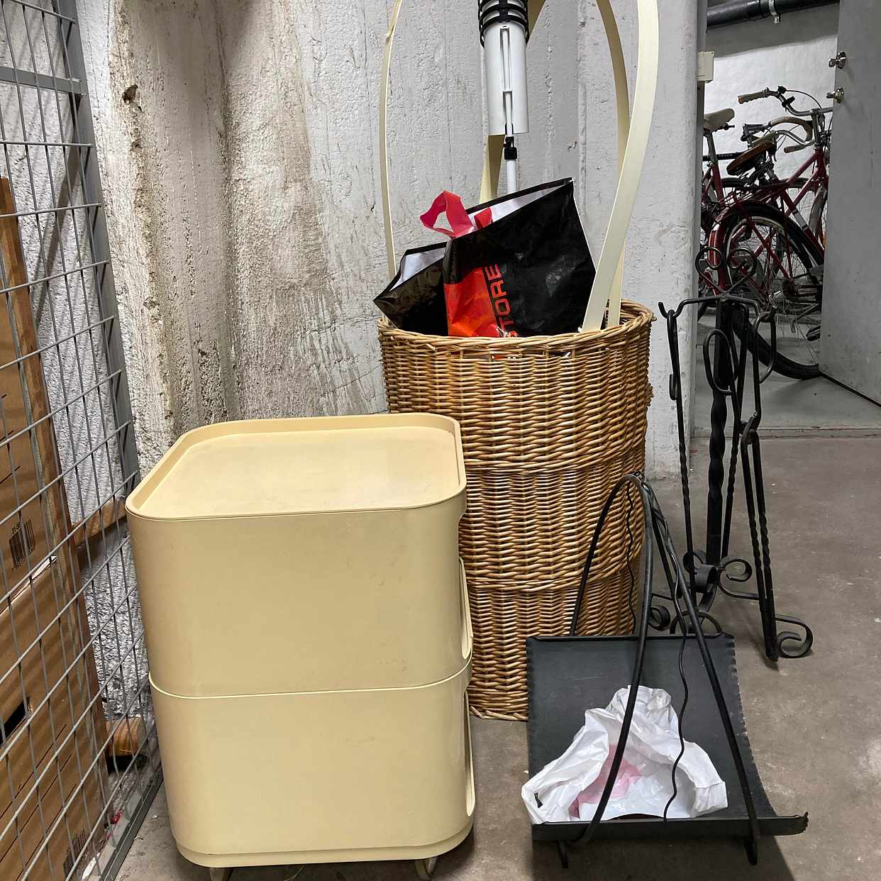 image of Skräp till återvinningen - Stockholm