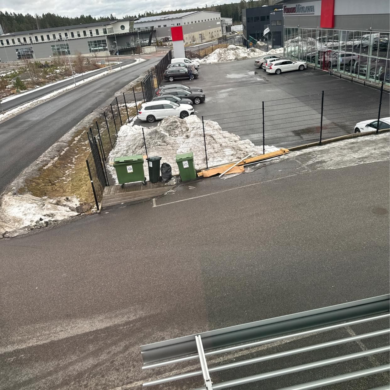 image of Skräp samt krossat glas - Österhaninge