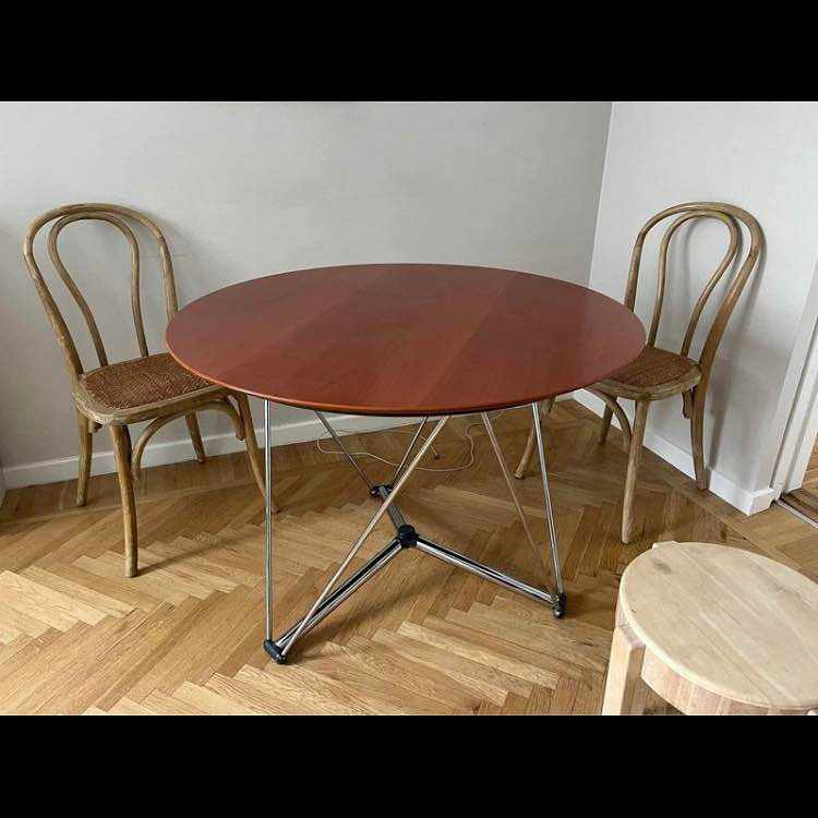 image of Hämta och leverera bord - 