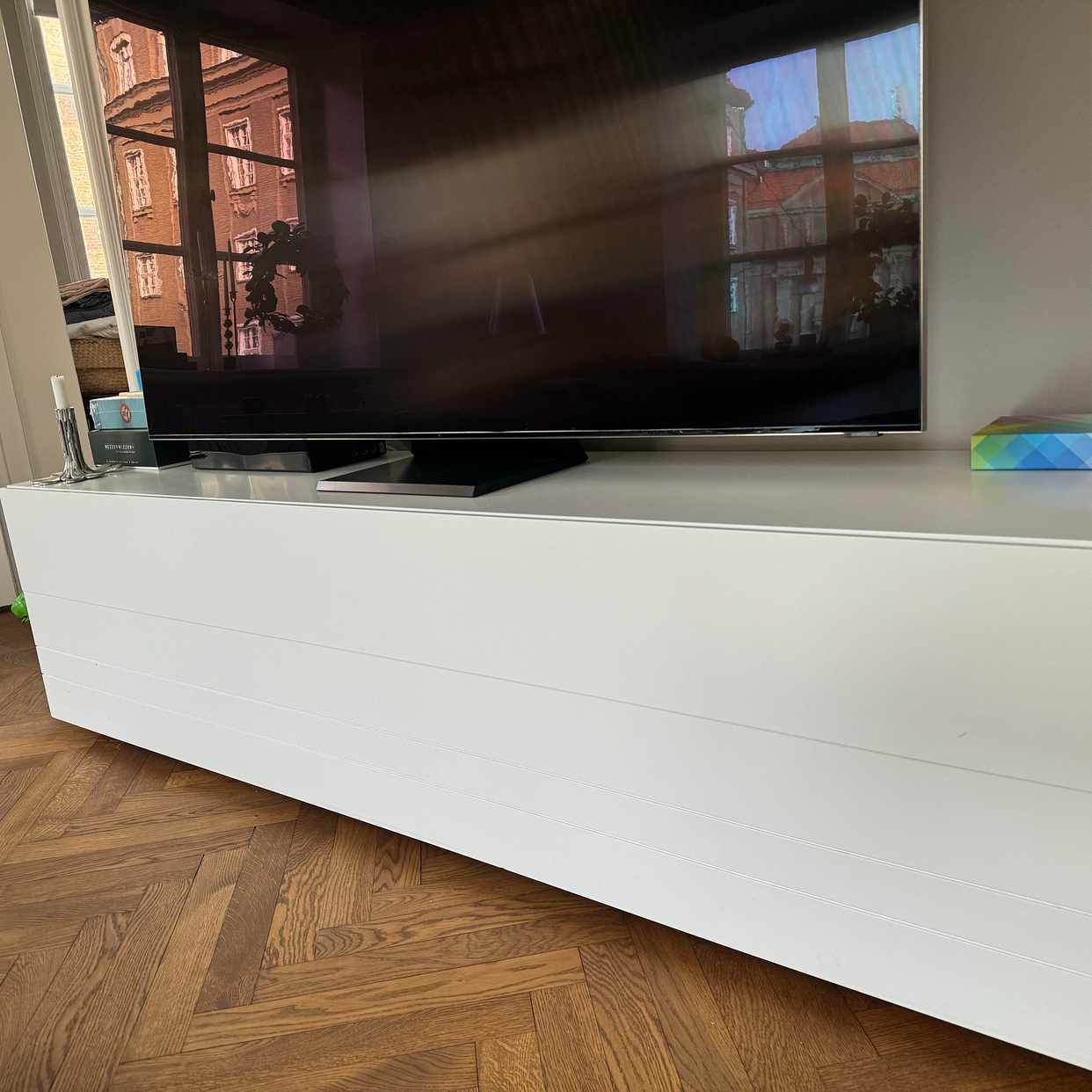 image of Flytt av TV-bänk - 