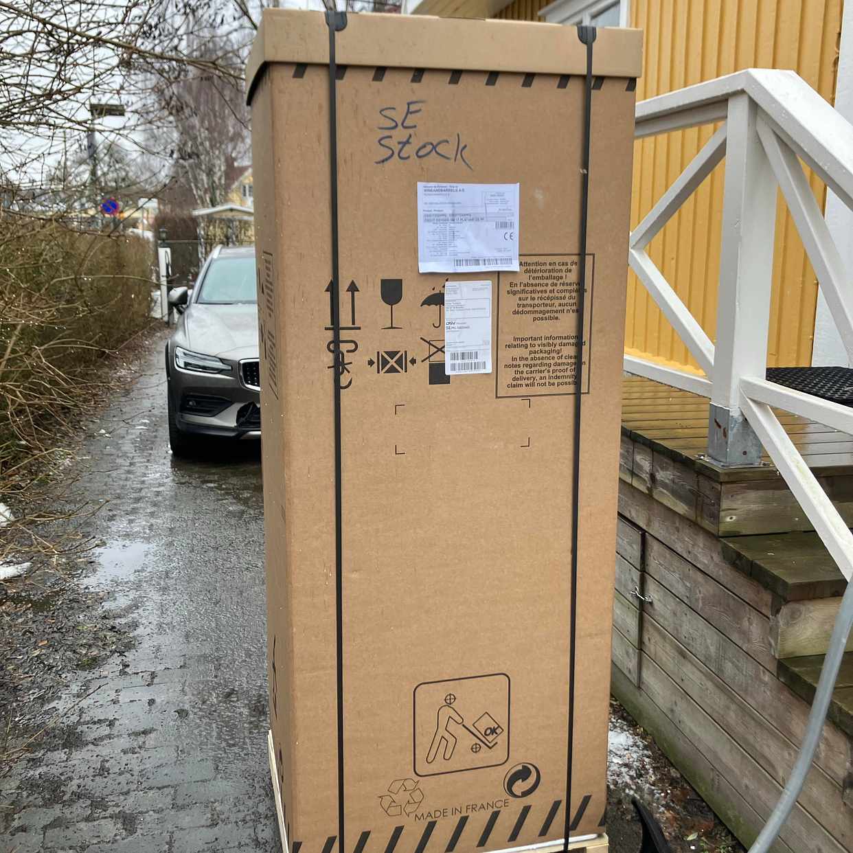 image of Bärhjälp av ett kylskåp - 