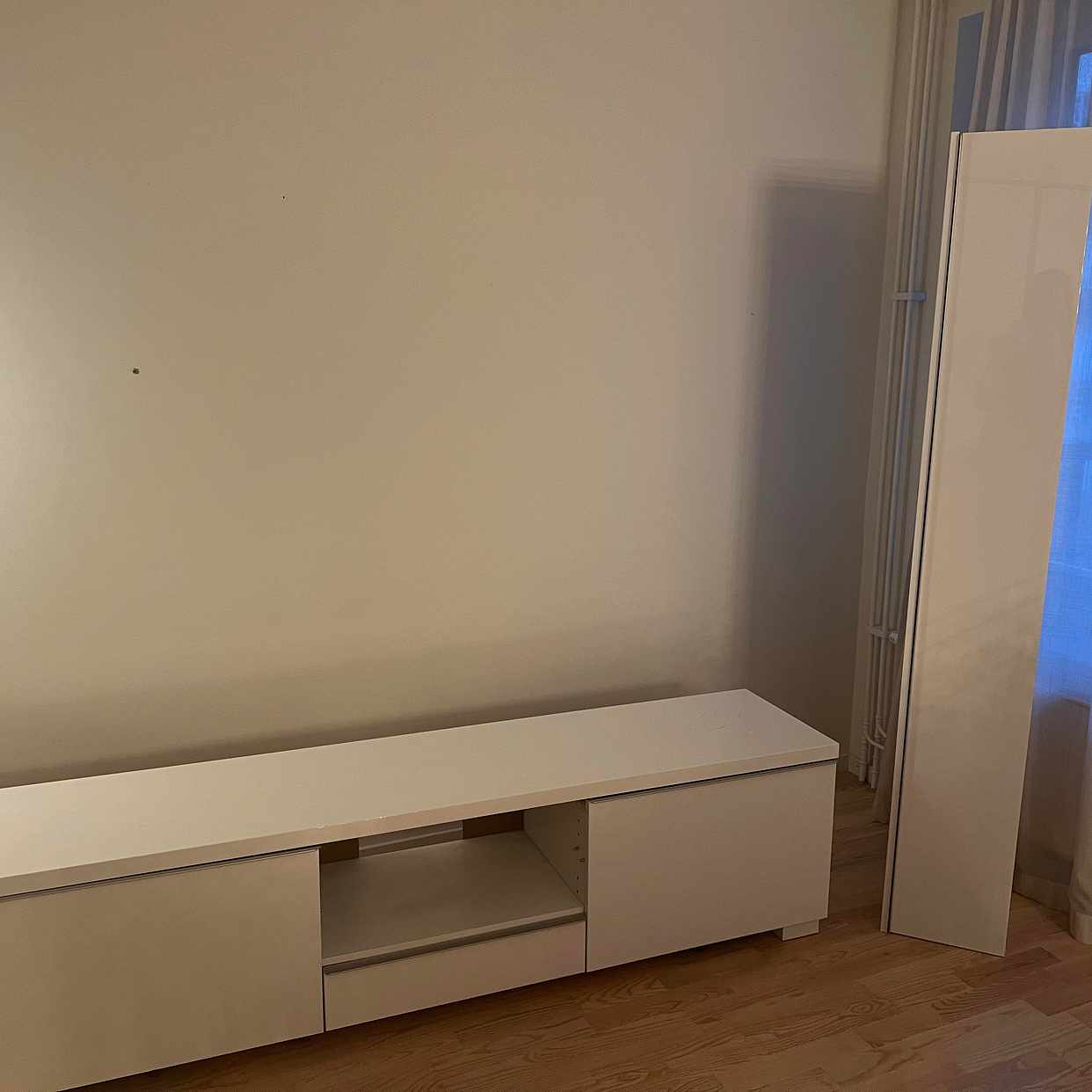 image of Malm TV-bänk + hylla över - Göteborg