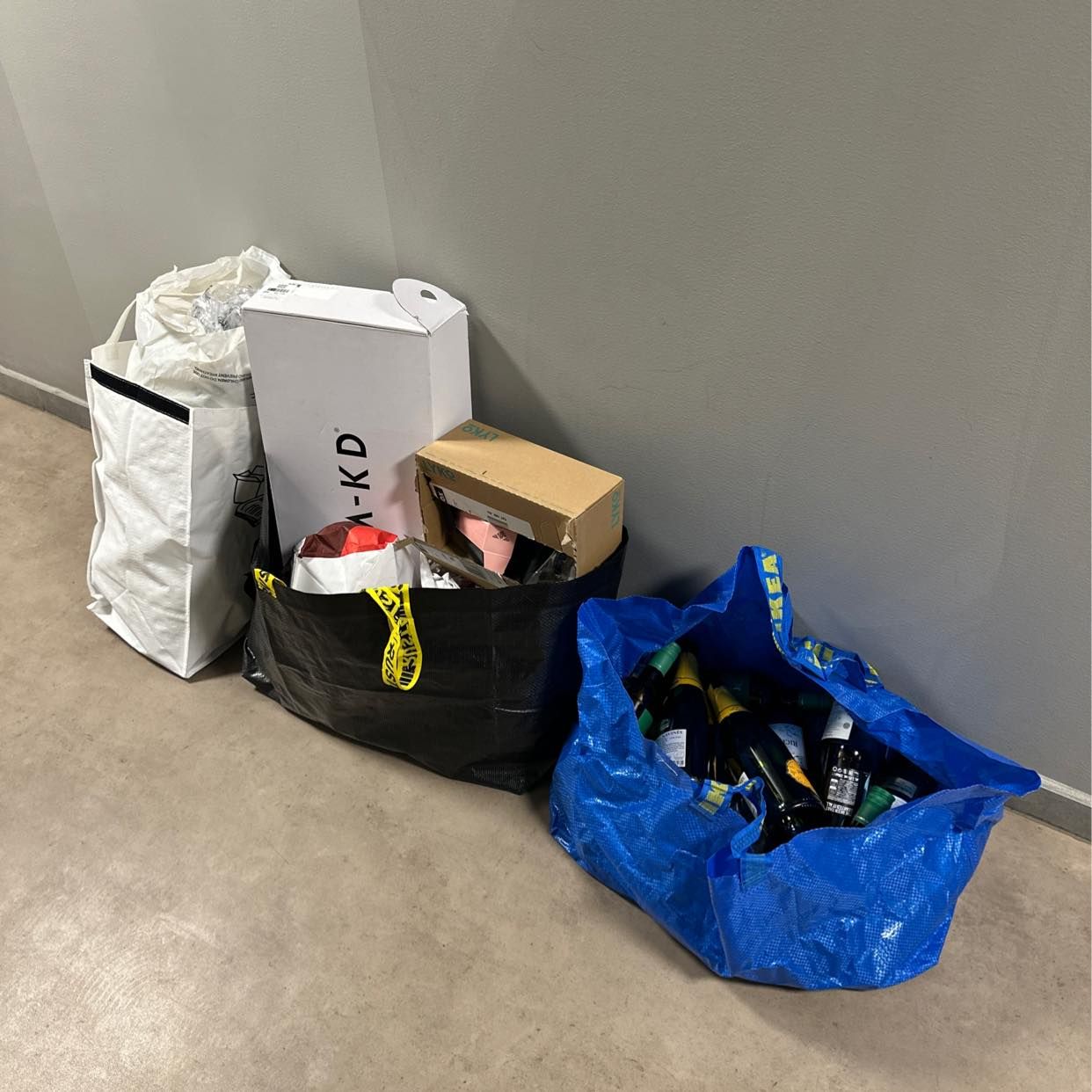 image of Glasflaskor, papp, plast, - Sundbyberg