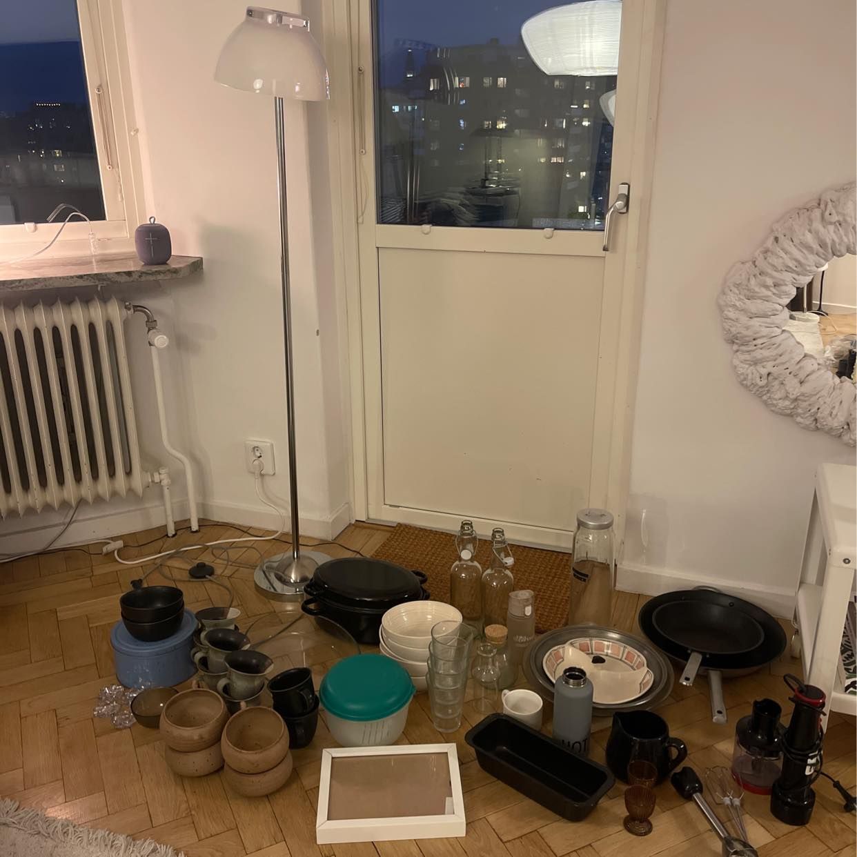 image of Inredningsprylar skänkes - Stockholm