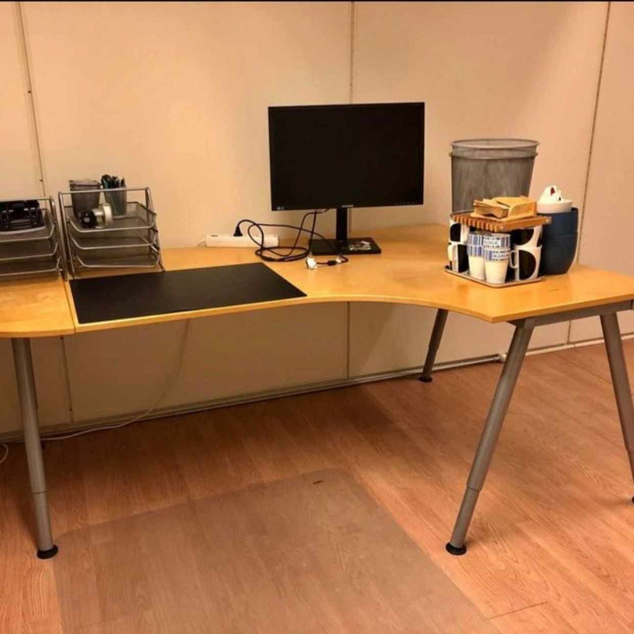 image of Corner Office desk - Bromma