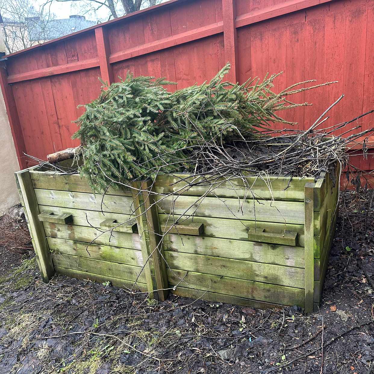 image of Wooden compost with soil - Södermalm