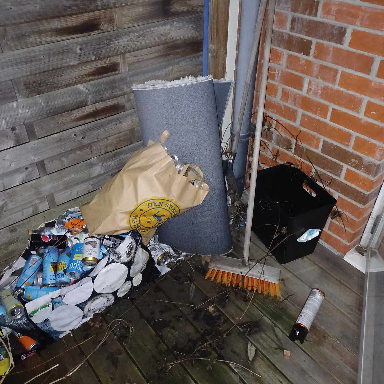 image of Skräp, återvinning, möble - Tyresö