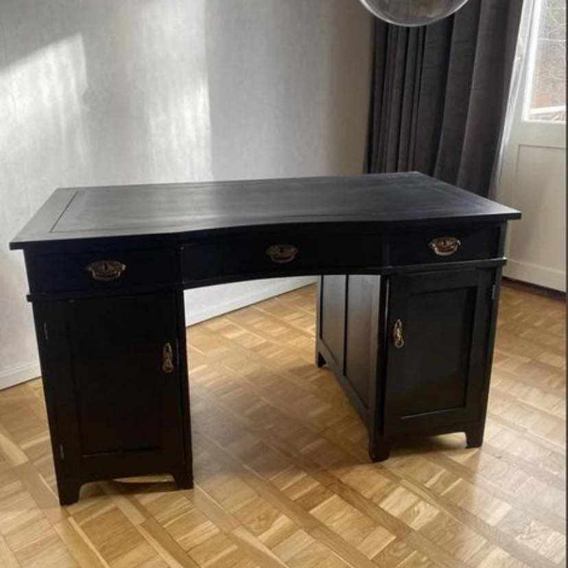 image of Äldre vackert skrivbord - Hägersten