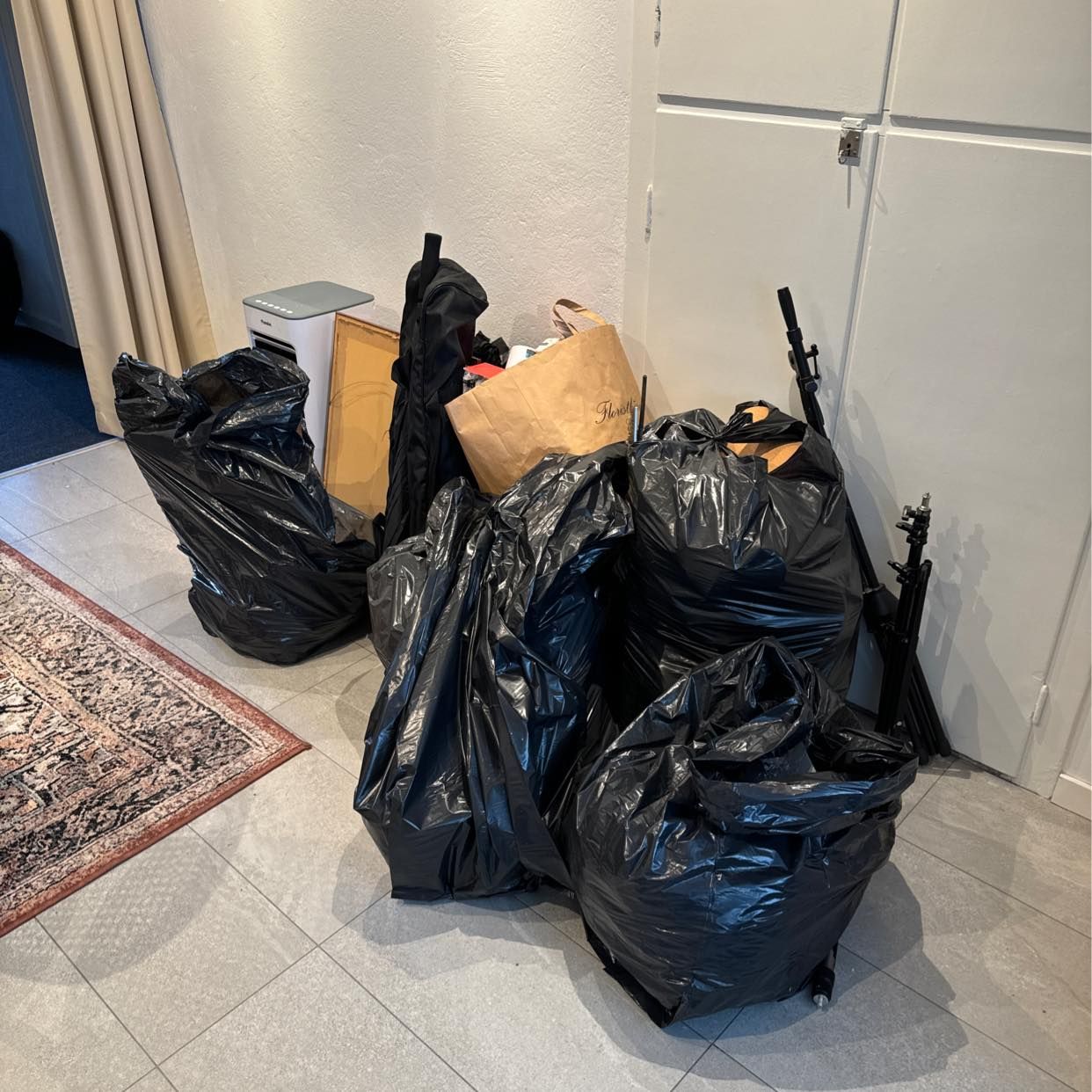image of Diverse flyttskräp - Stockholm