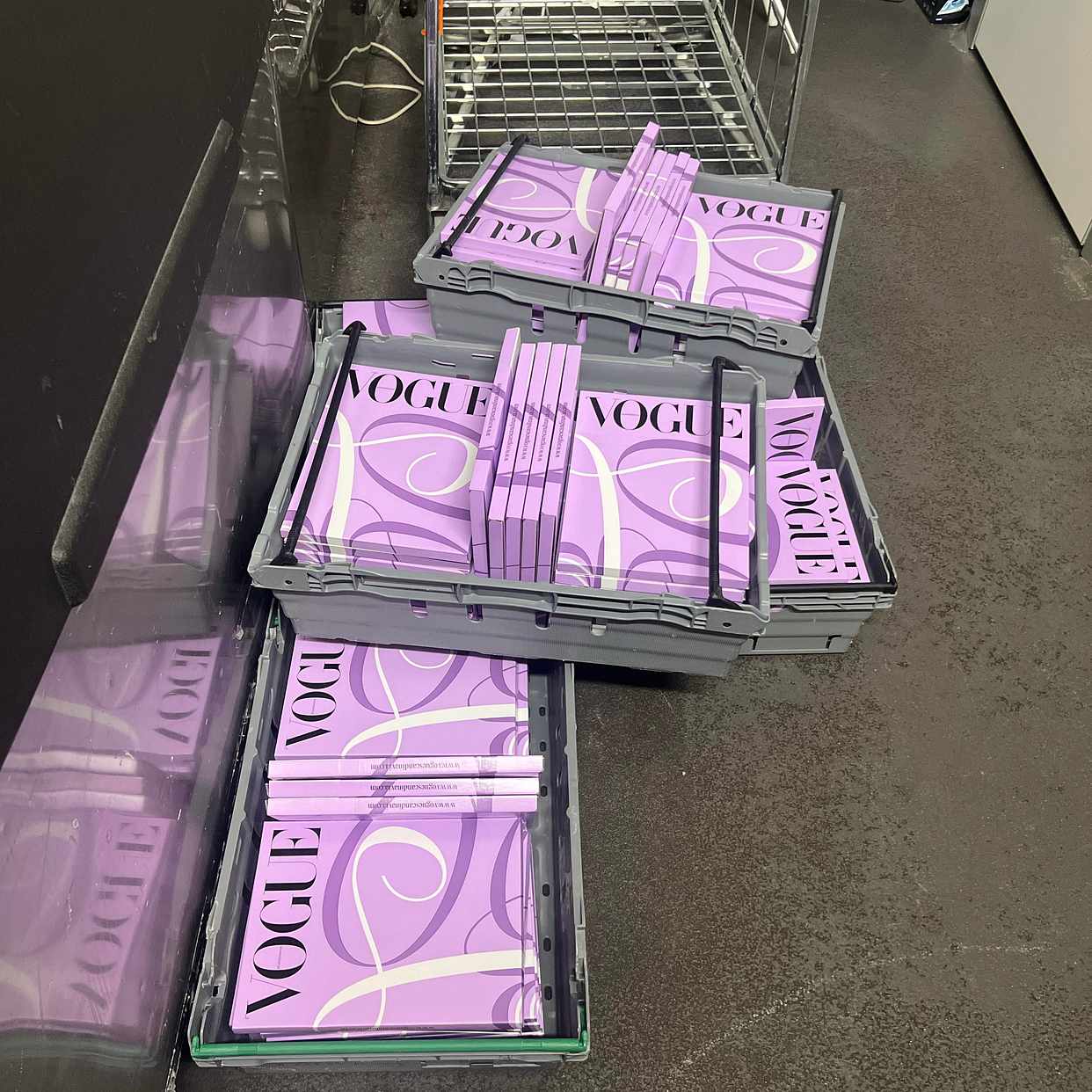 image of 5 lådor med tidningar - 