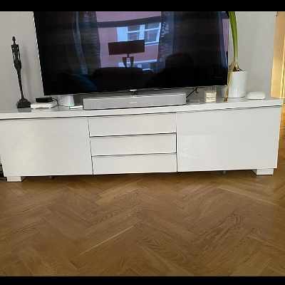 image of Move and deliver tv bank - 