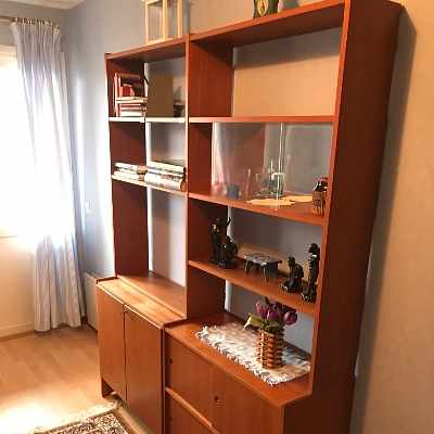 image of Hämta 4 bokhyllor, 2 bord - 