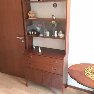 image of Hämta 4 bokhyllor, 2 bord - 