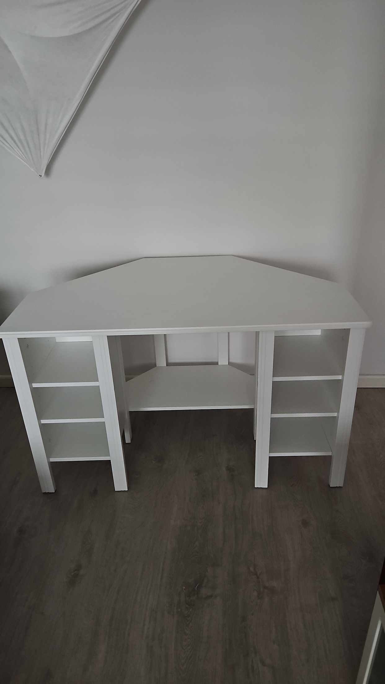 image of Hörnskrivbord - Hisings Backa