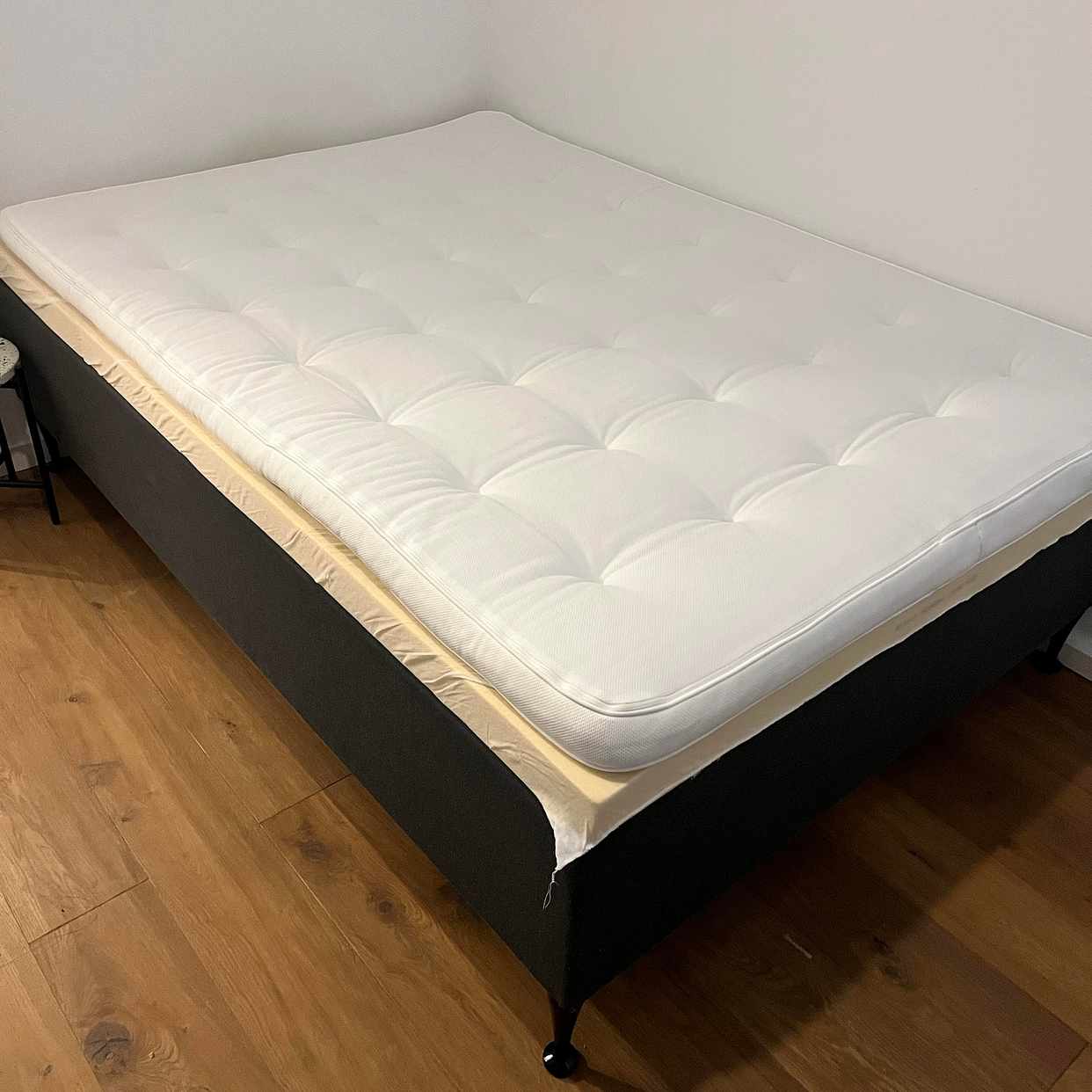 image of 140cm tempur bed - 