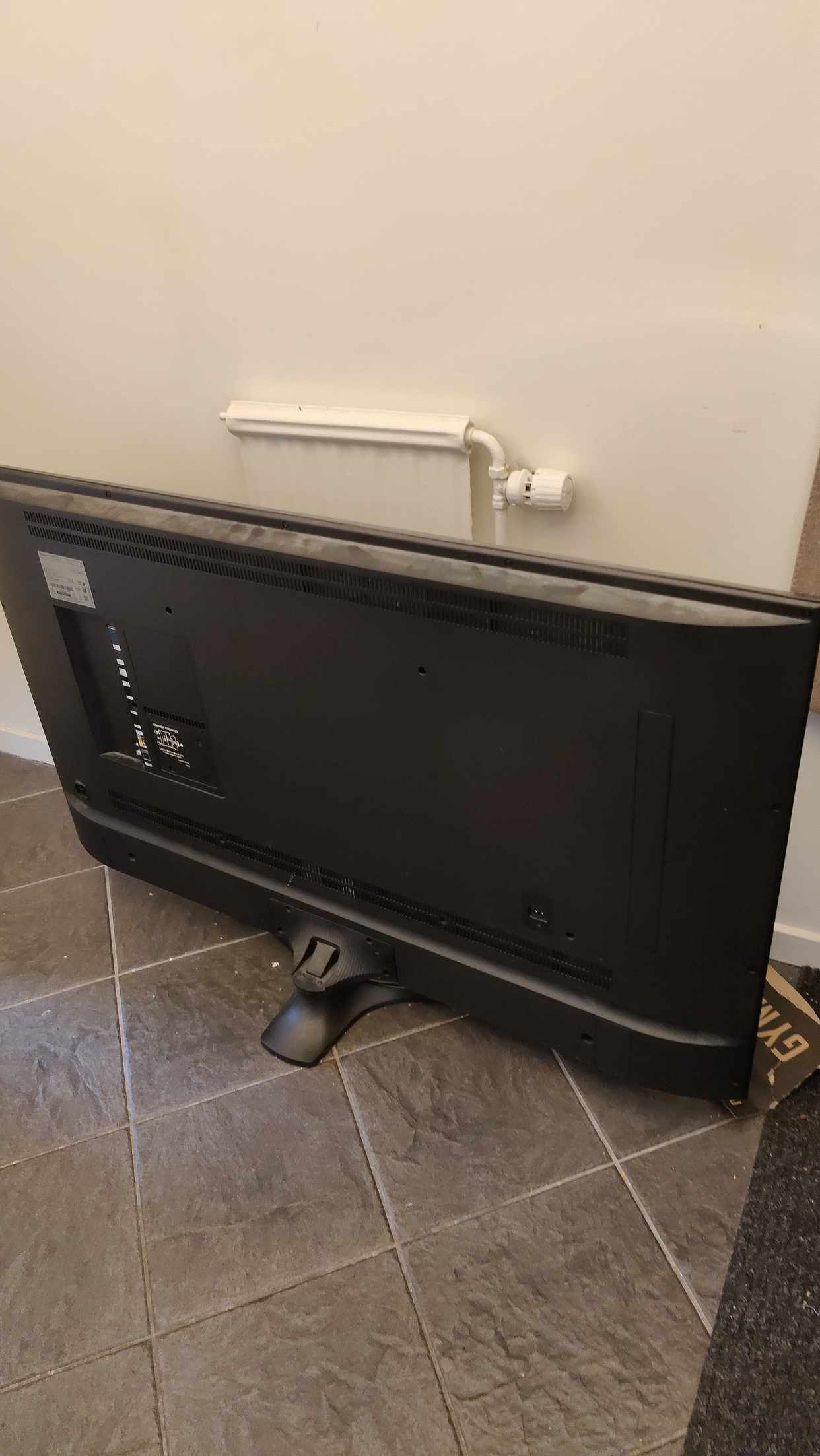 image of 2 soffor, TV, TV-bänk - Årsta