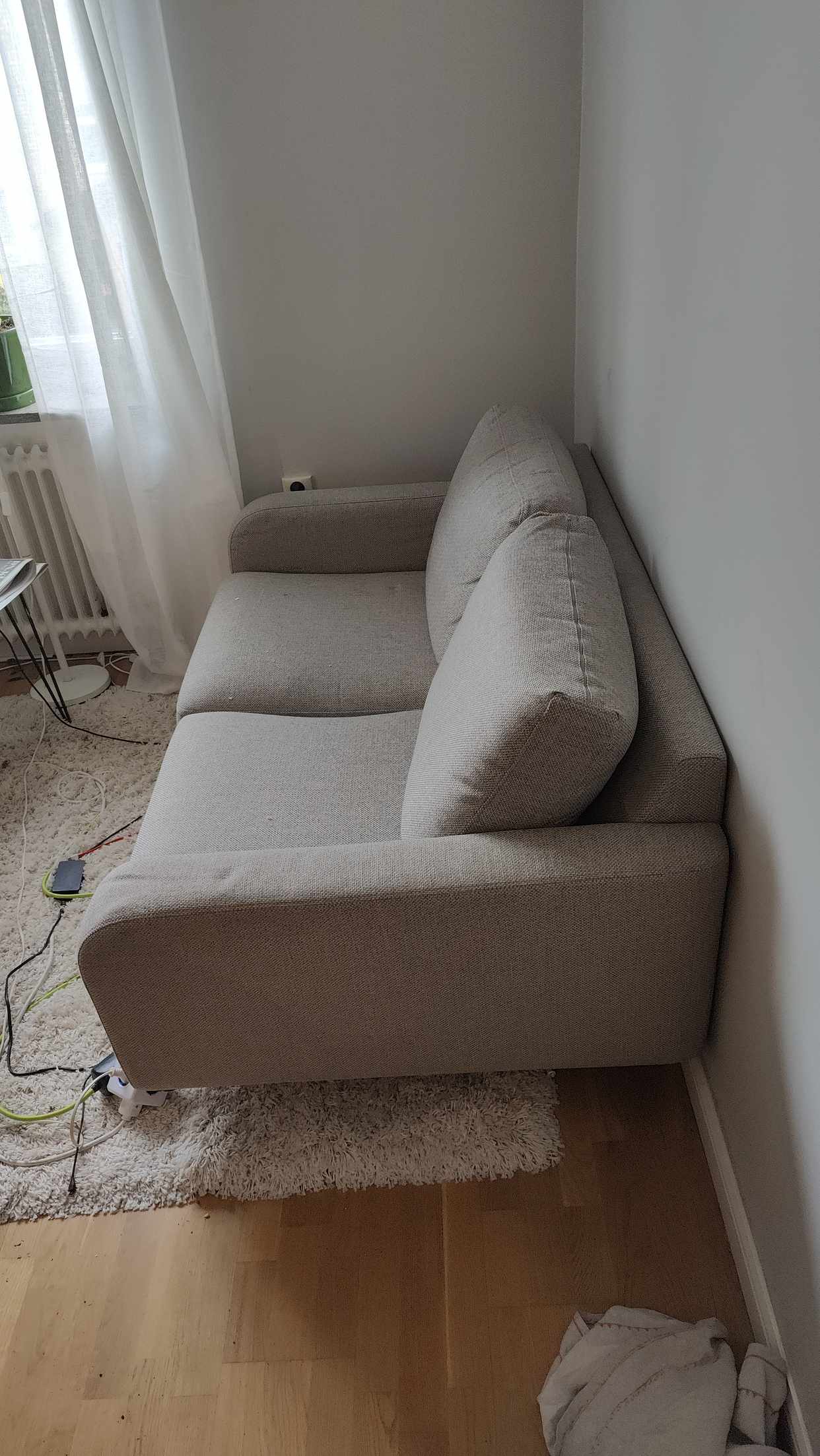 image of 2 soffor, TV, TV-bänk - Årsta