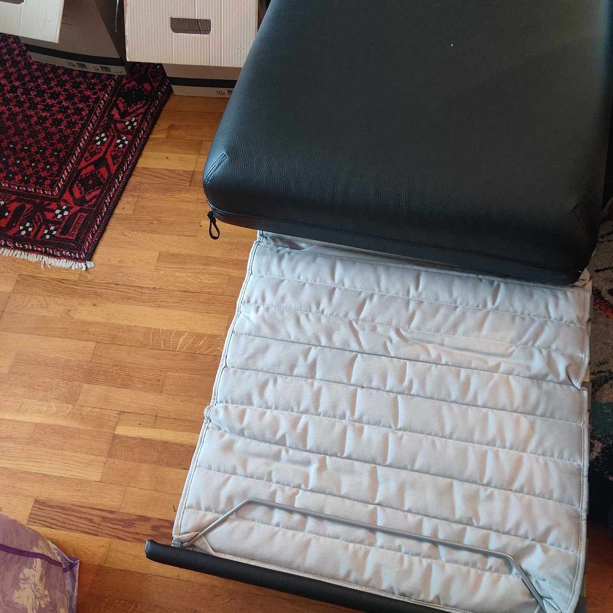 image of Mixed furnitures - Handen