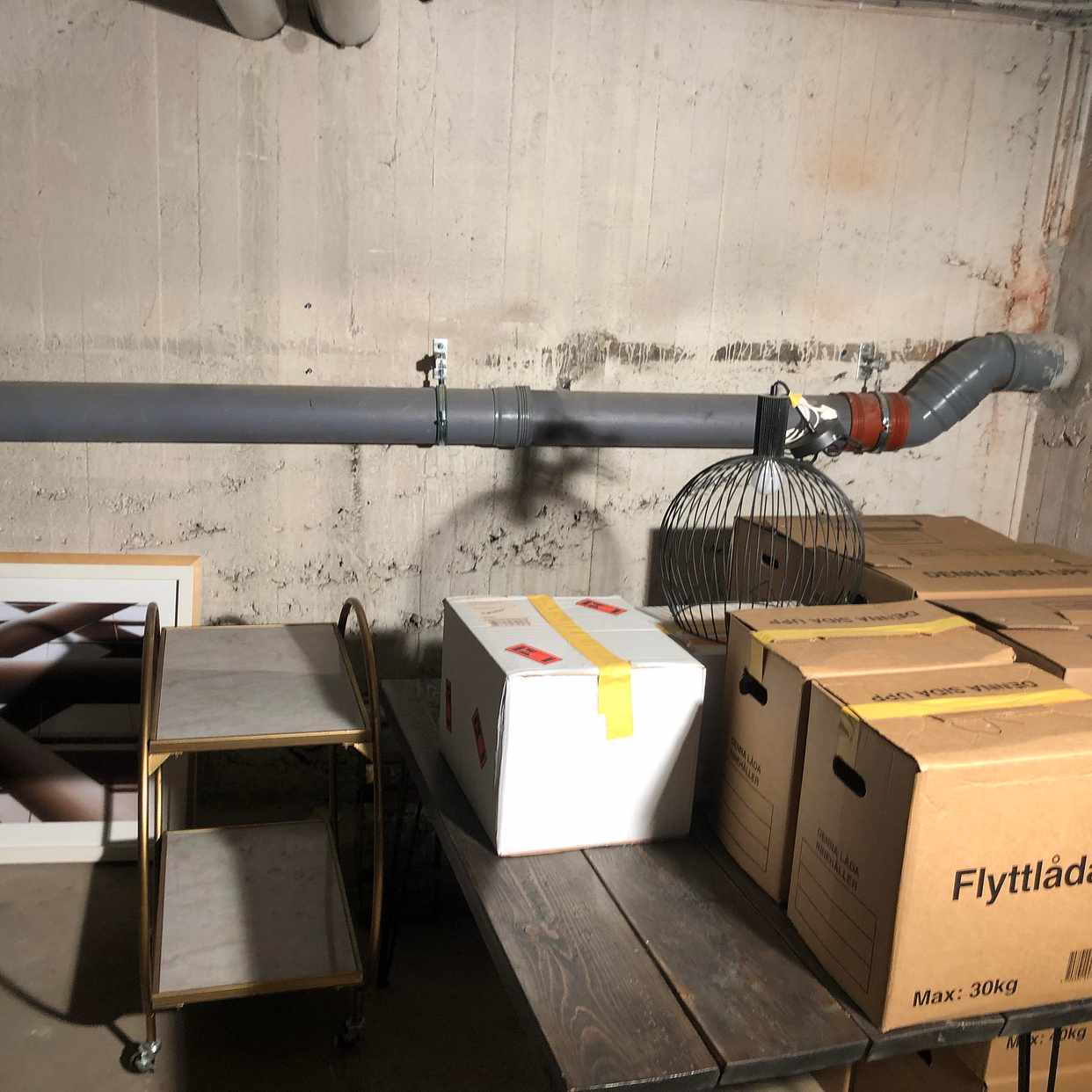 image of Kartonger, bord, koffert, - 