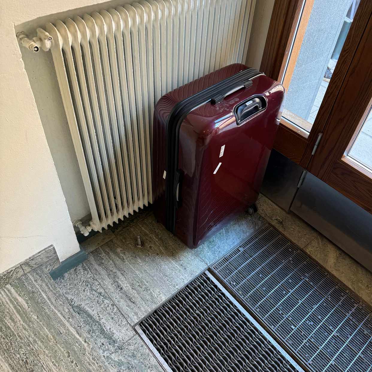 image of Empty suitcase - Stockholm City