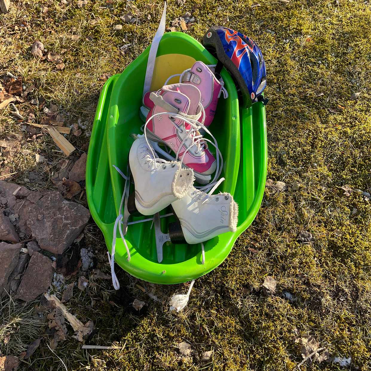 image of Pulka, skates and helmet - Täby