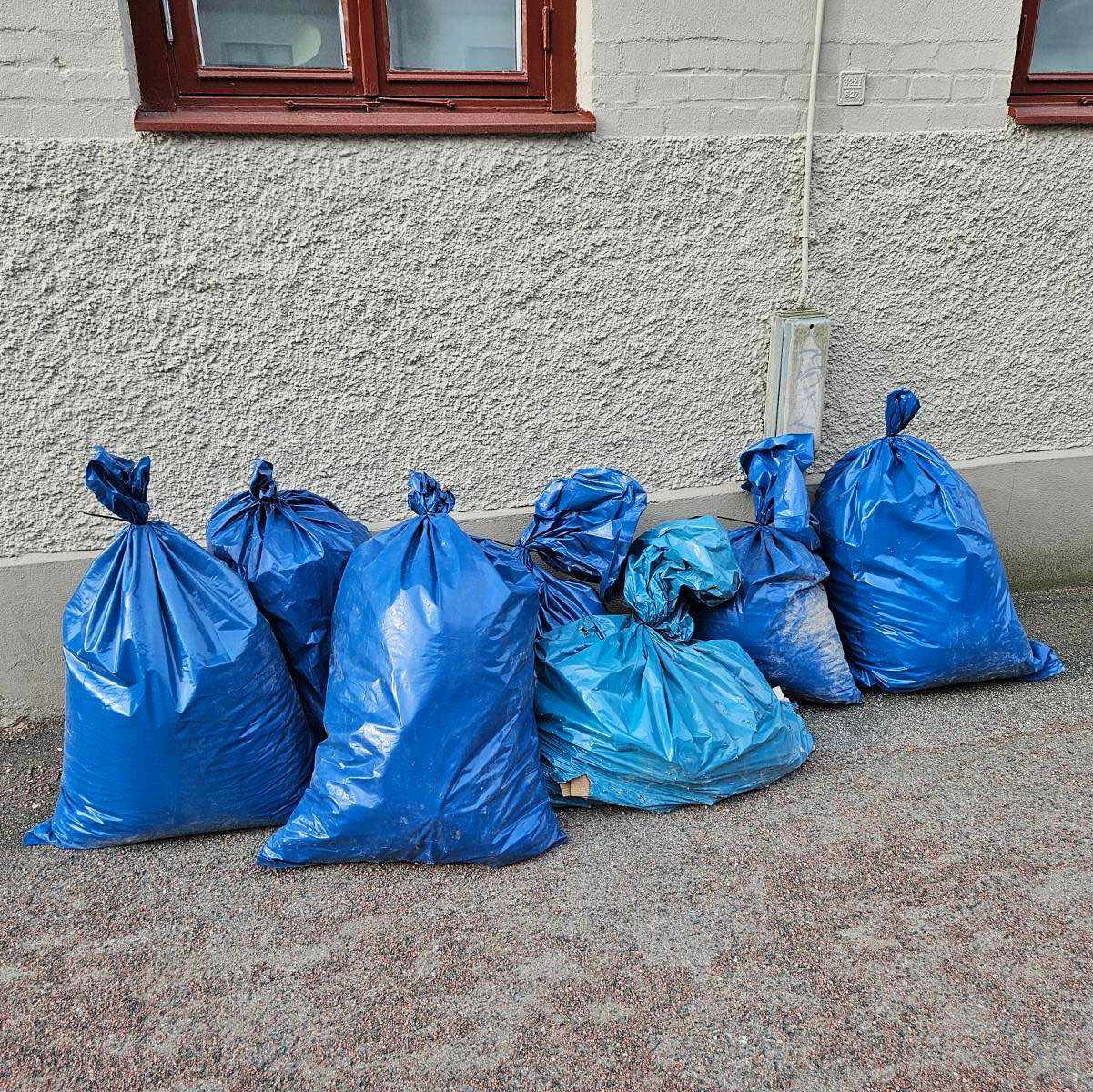 image of Blåa sopsäckar - Göteborg