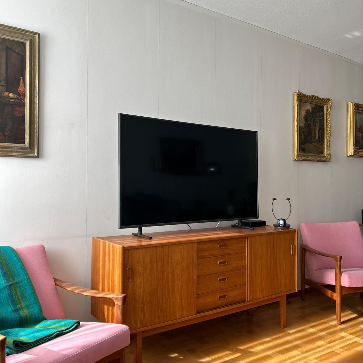 image of Uppsättning av TV på vägg - 