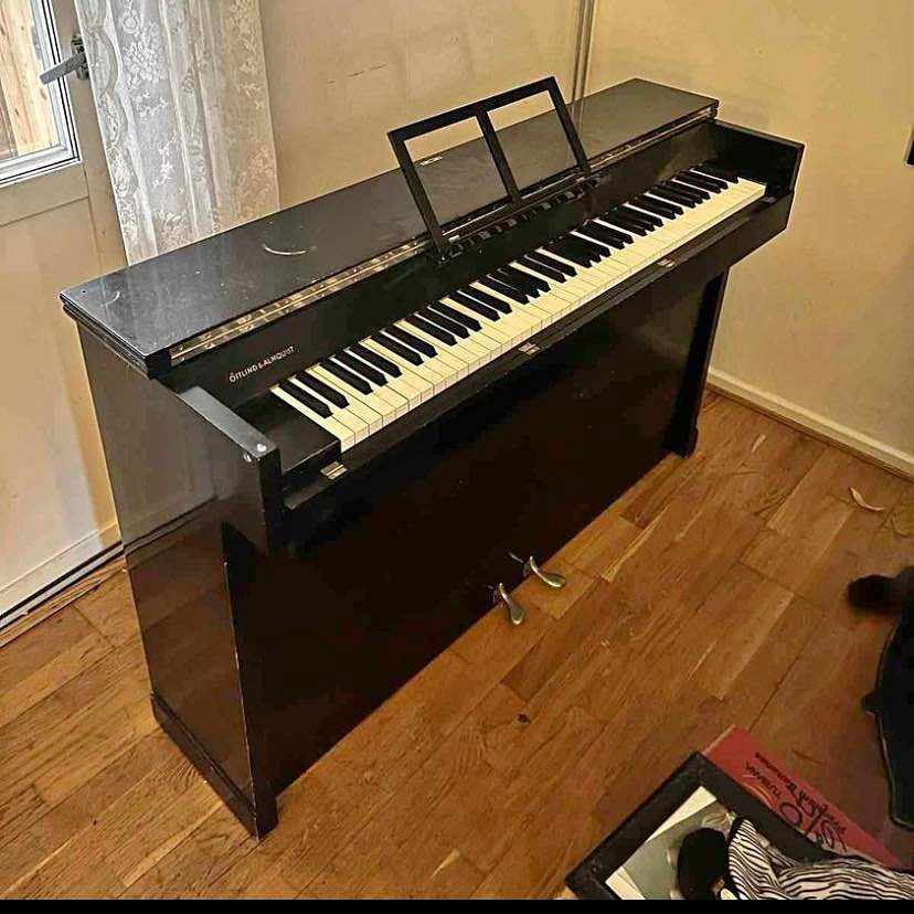 image of Litet piano (130 kg) - 