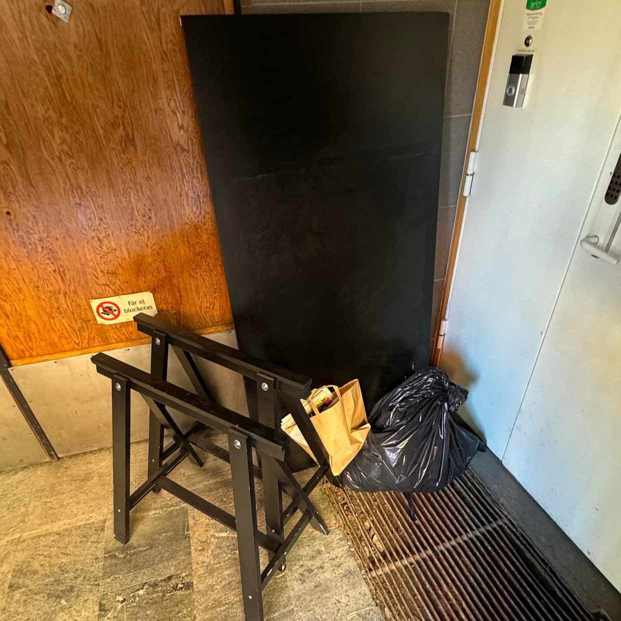 image of Träbord + lite blandad sk - Stockholm